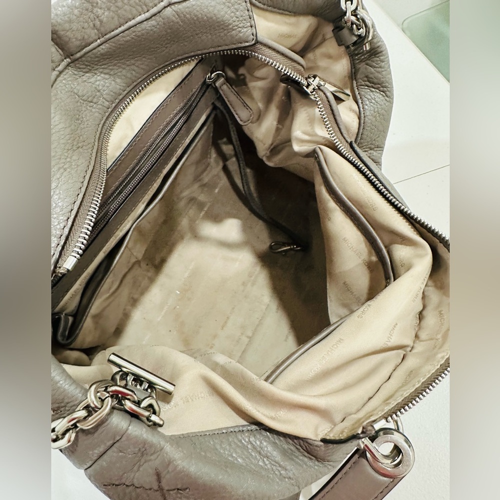 Michael Michael Kors Grey Quilted Leather Large Loni East West Top Handle Bag - Picture 13 of 15